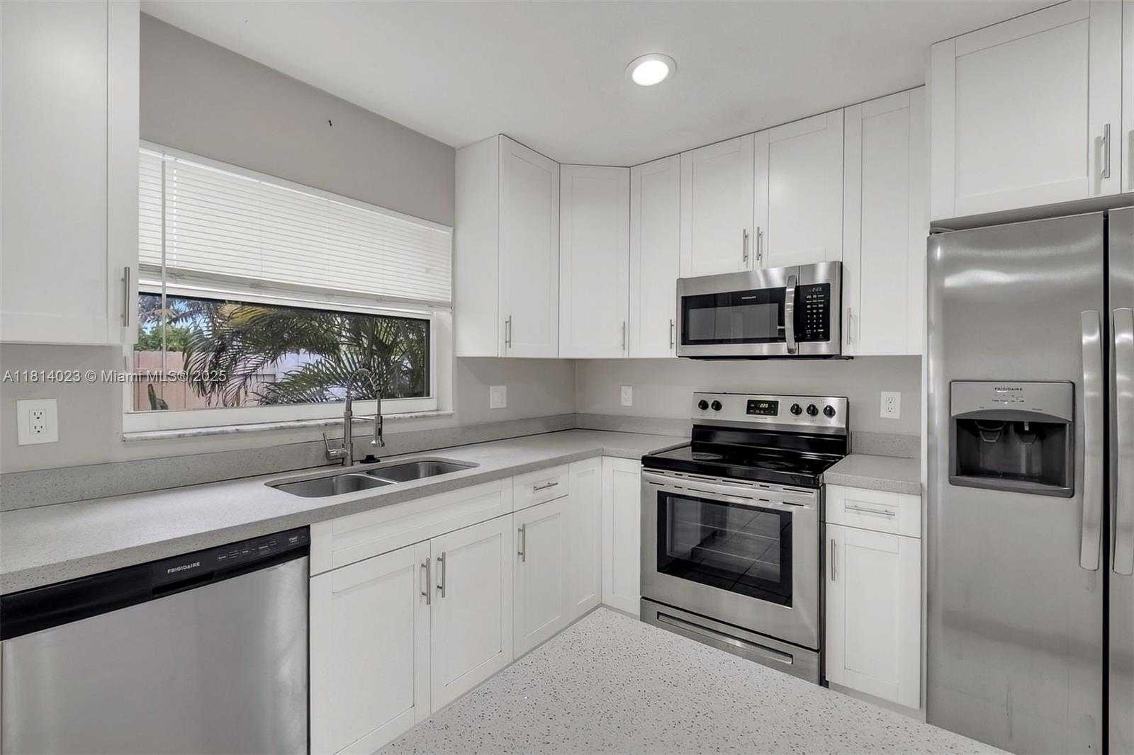 Small Image of 495 SOUTH WEST 183RD WAY, Pembroke Pines Number 2