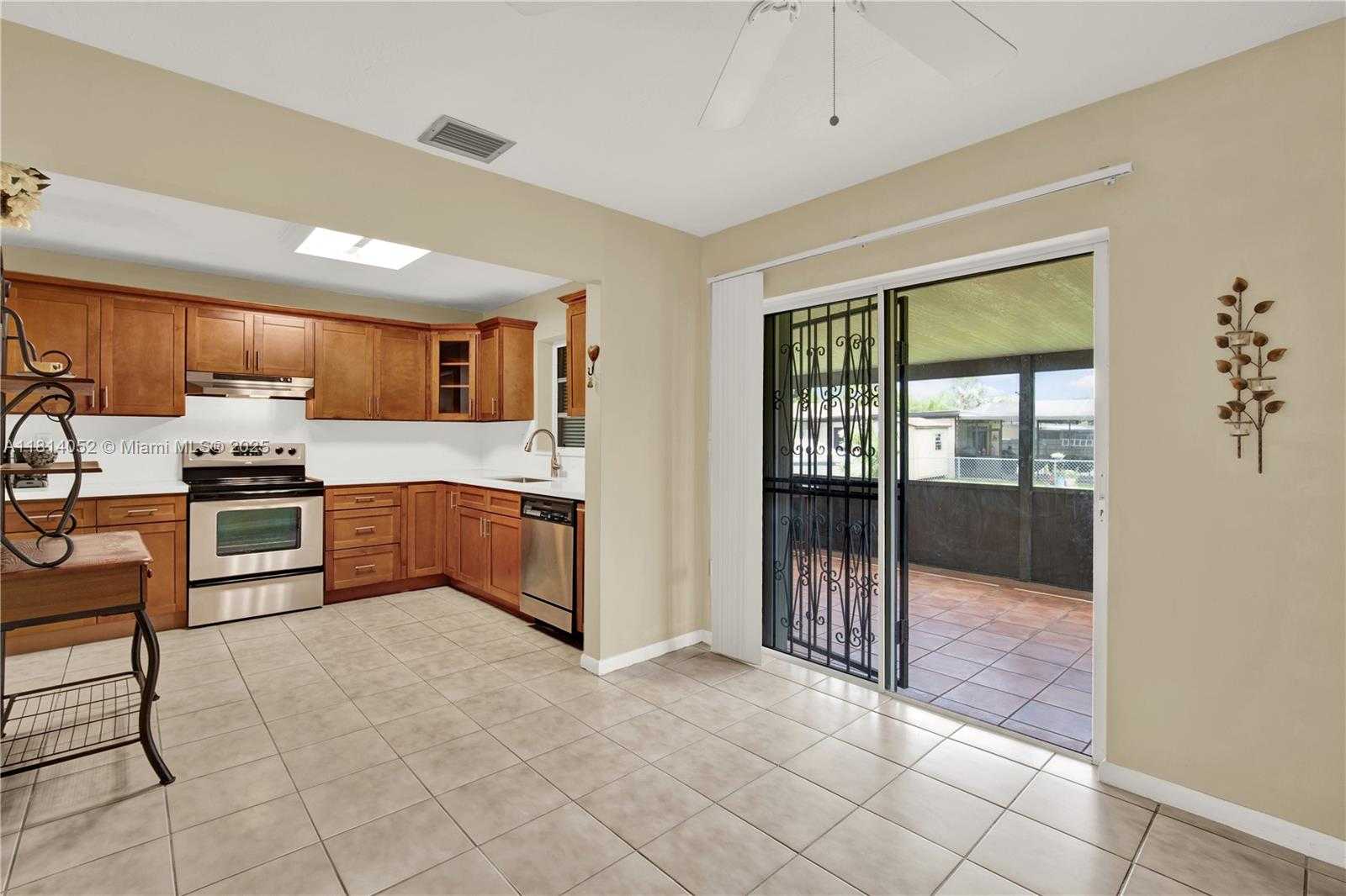Small Image of 18225 SOUTH WEST 94TH AVE, Palmetto Bay Number 9