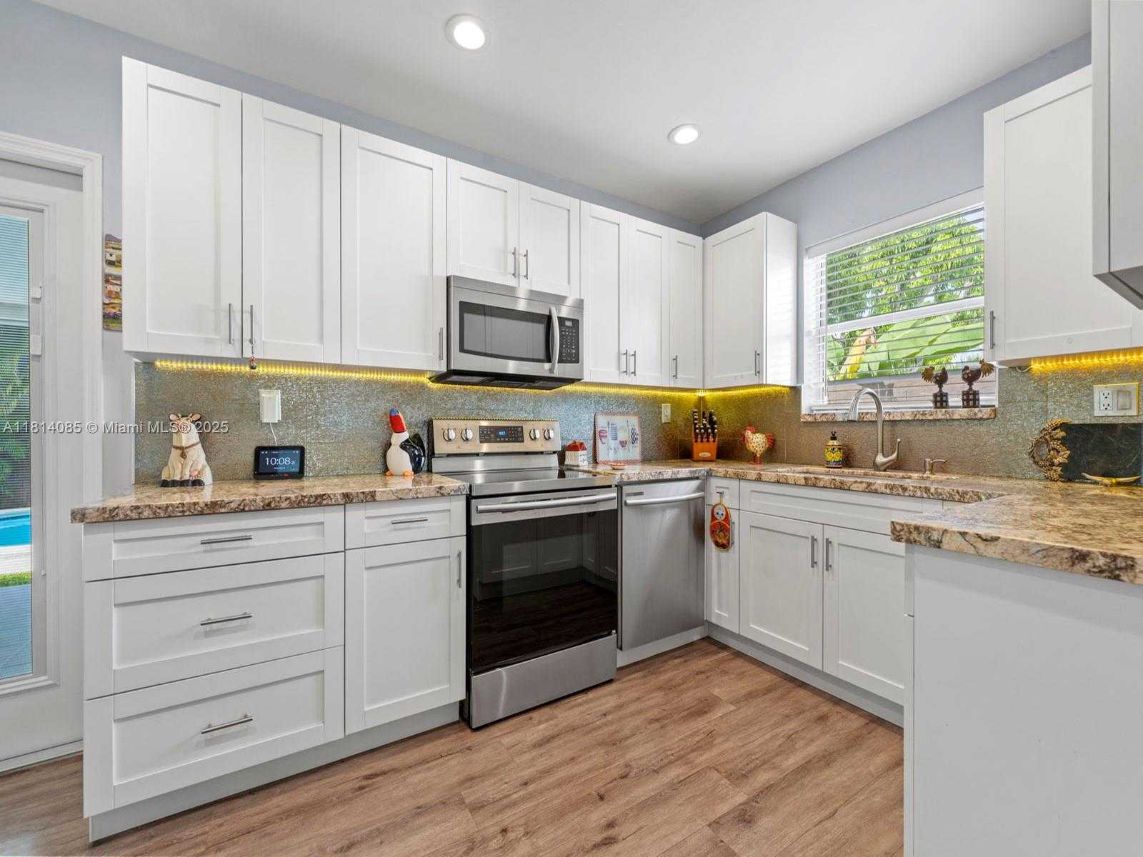Small Image of 9200 SOUTH WEST 178TH TER, Palmetto Bay Number 7