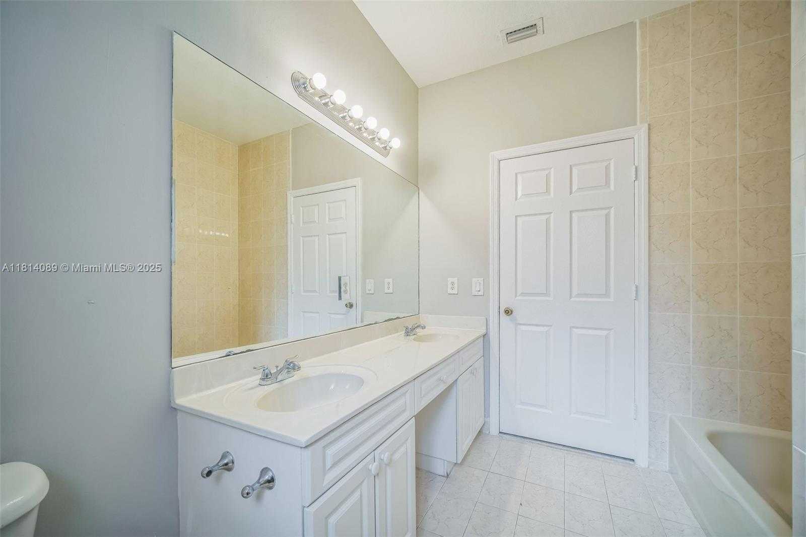 Small Image of 3223 SOUTH EAST 2ND DR, Homestead Number 10