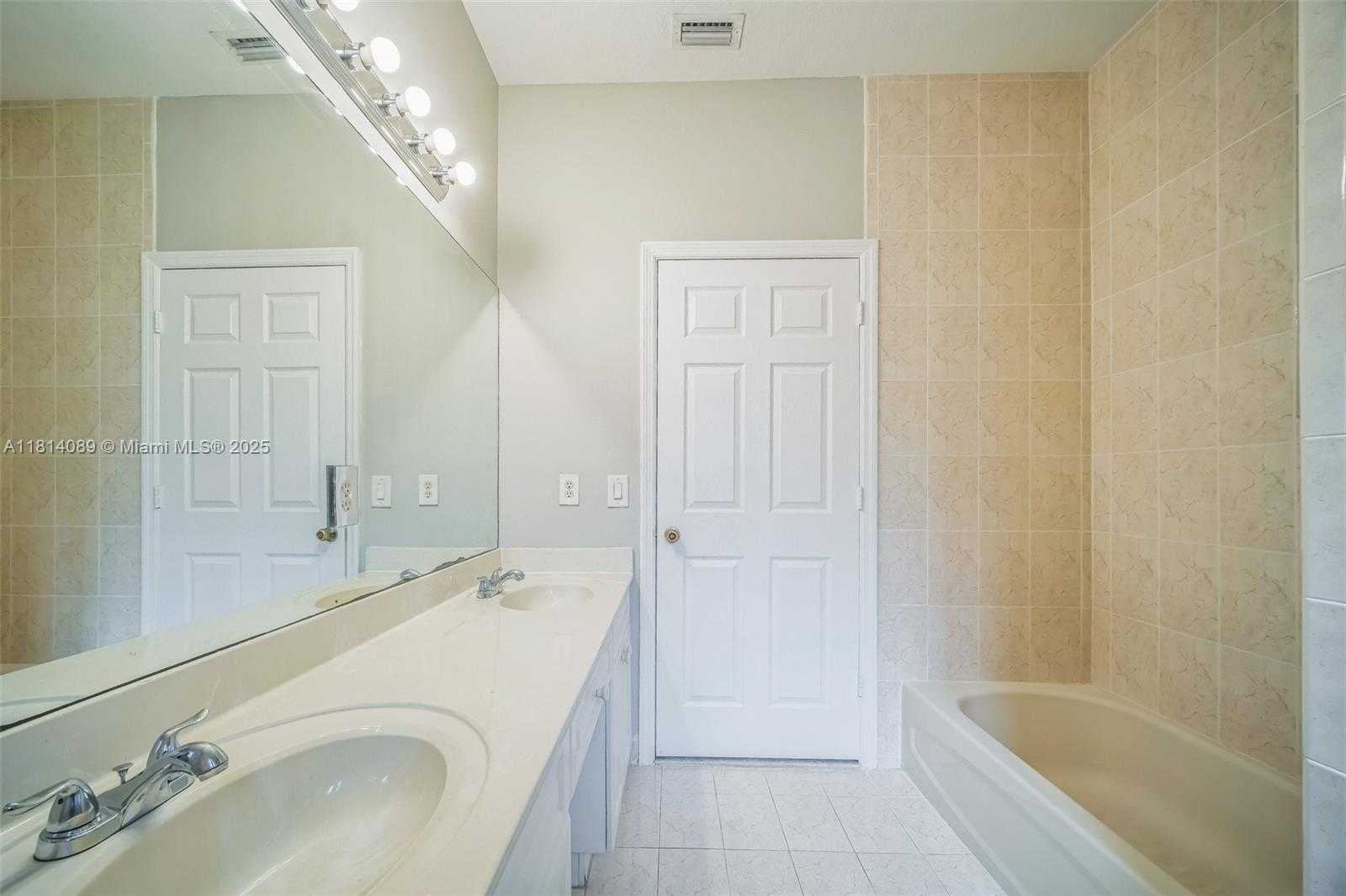 Small Image of 3223 SOUTH EAST 2ND DR, Homestead Number 11