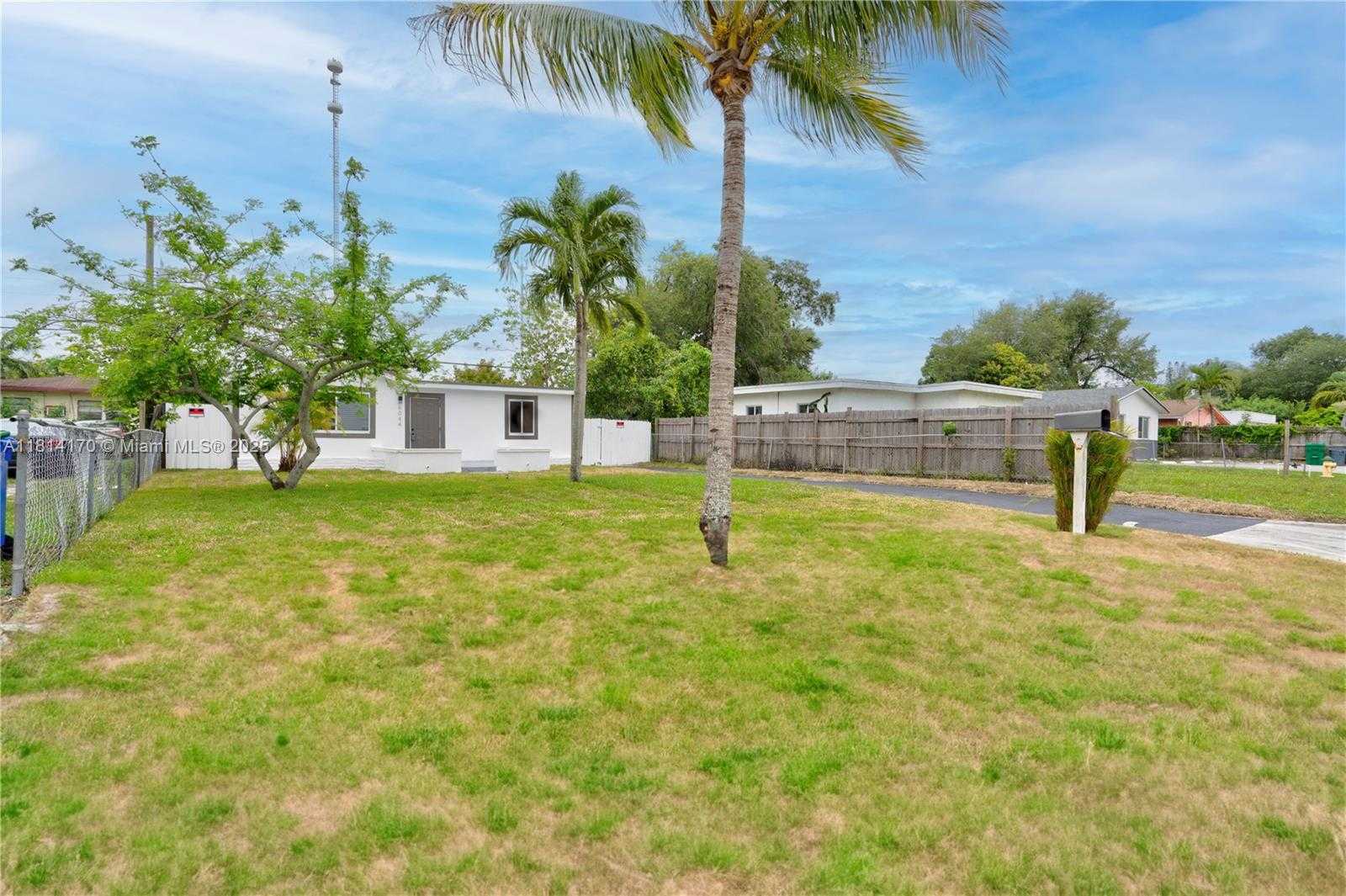 Small Image of 6044 SOUTH WEST 37TH ST, Miramar Number 3