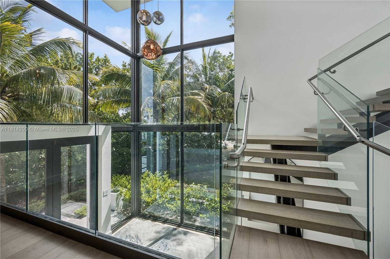 Small Image of 420 NORTH HIBISCUS DR, Miami Beach Number 11