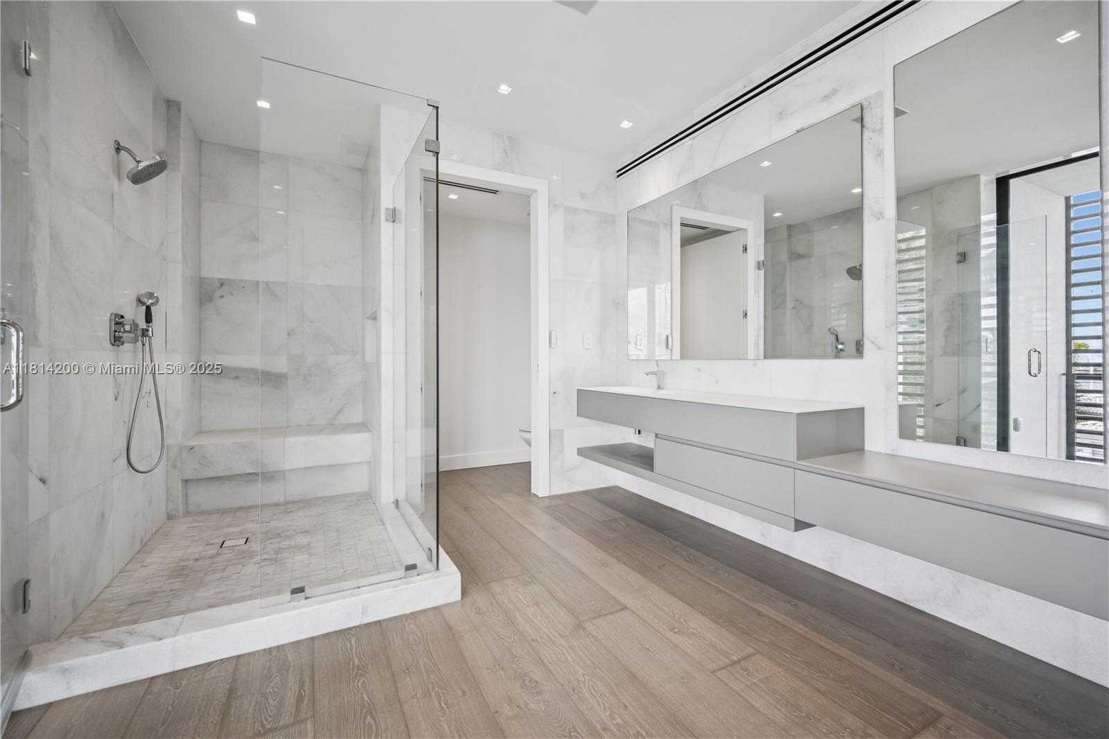 Small Image of 420 NORTH HIBISCUS DR, Miami Beach Number 13