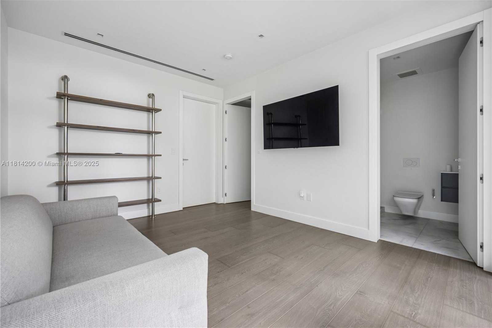 Small Image of 420 NORTH HIBISCUS DR, Miami Beach Number 19