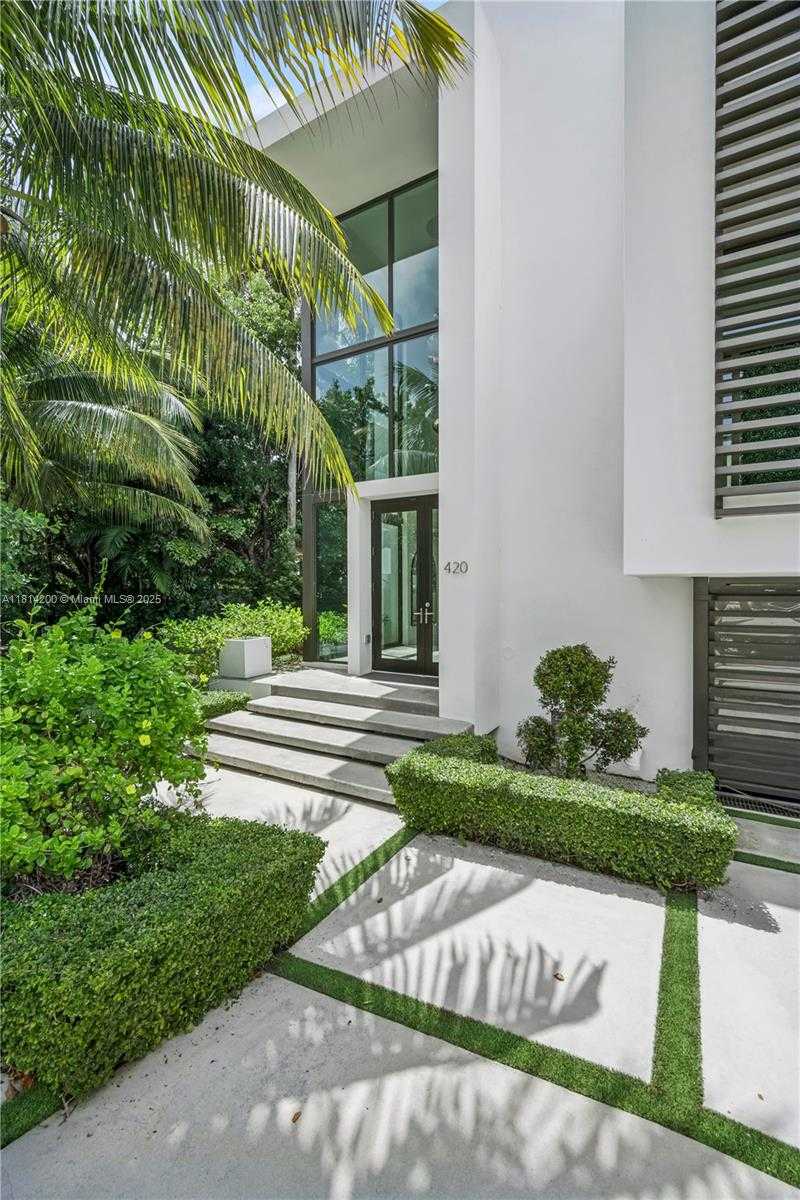 Small Image of 420 NORTH HIBISCUS DR, Miami Beach Number 2