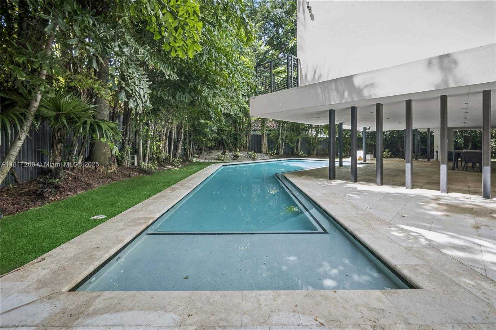 Small Image of 420 NORTH HIBISCUS DR, Miami Beach Number 23