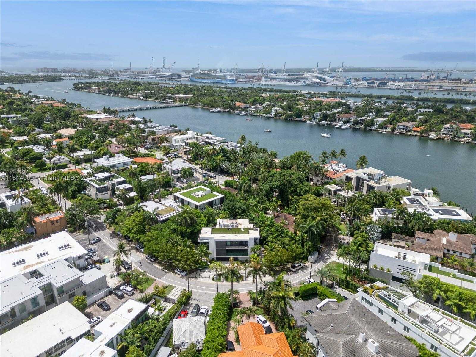 Small Image of 420 NORTH HIBISCUS DR, Miami Beach Number 24