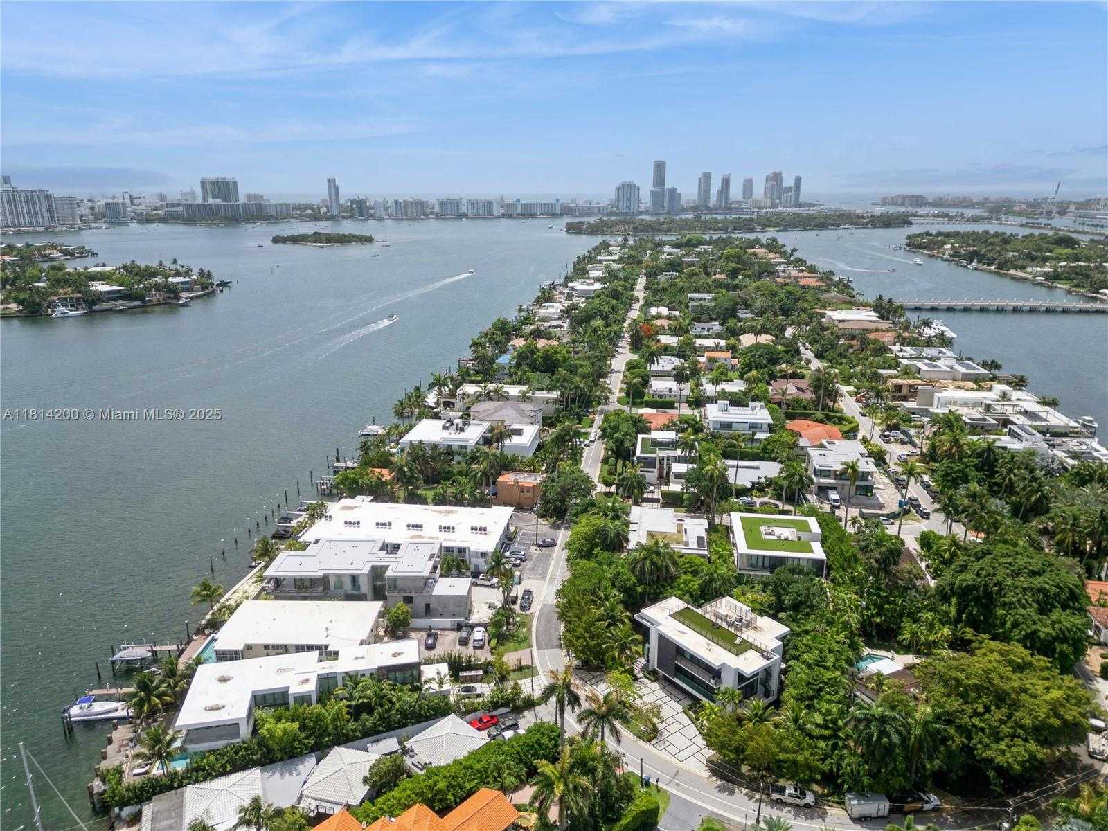 Small Image of 420 NORTH HIBISCUS DR, Miami Beach Number 25