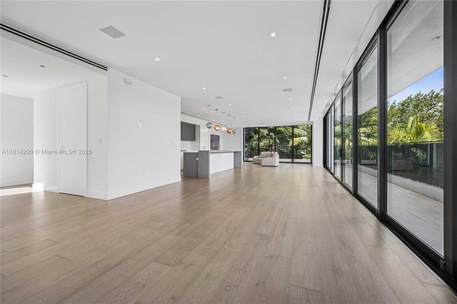 Small Image of 420 NORTH HIBISCUS DR, Miami Beach Number 4