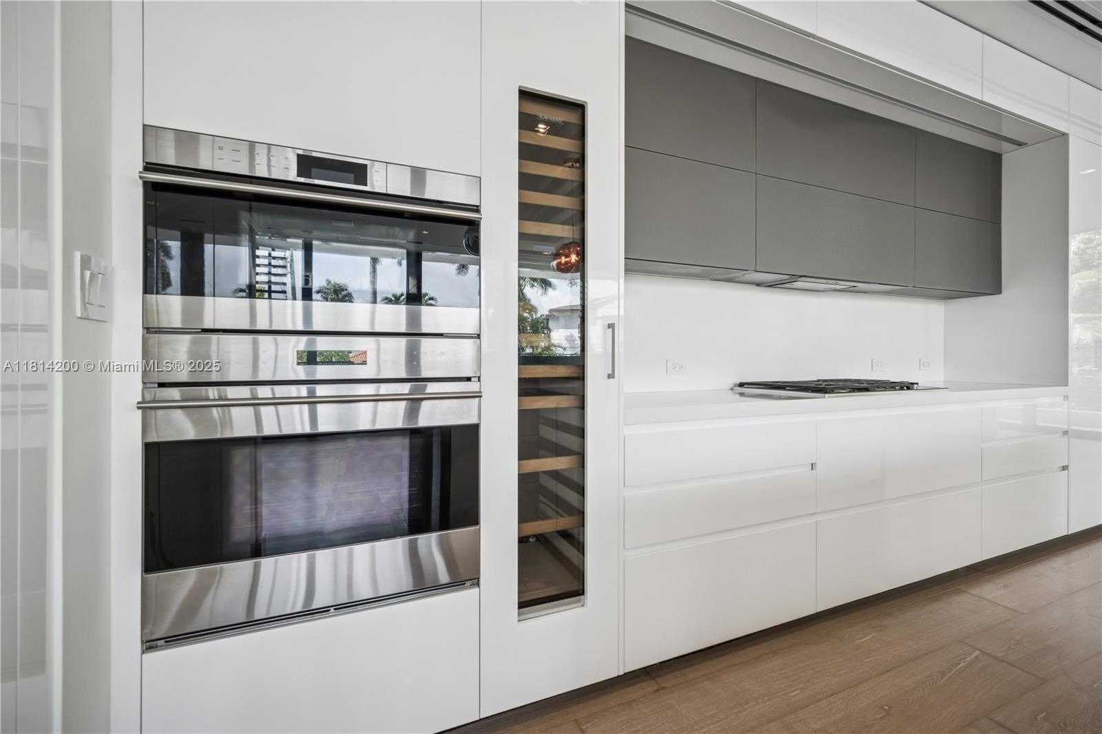 Small Image of 420 NORTH HIBISCUS DR, Miami Beach Number 8