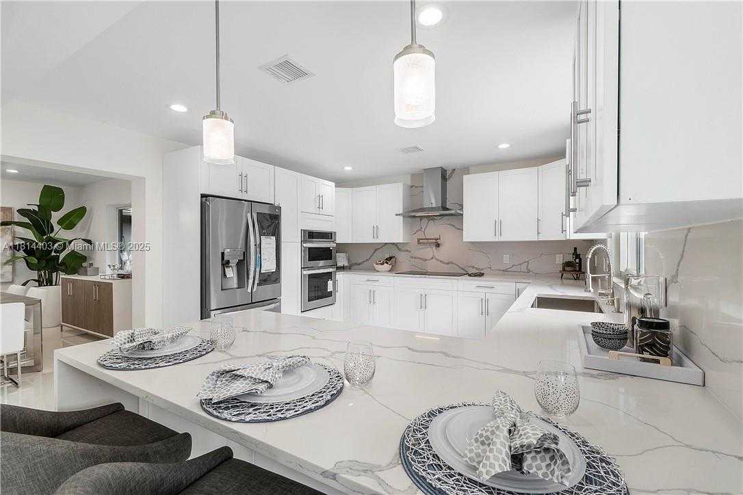 Small Image of 224 EAST ACRE DR, Plantation Number 18