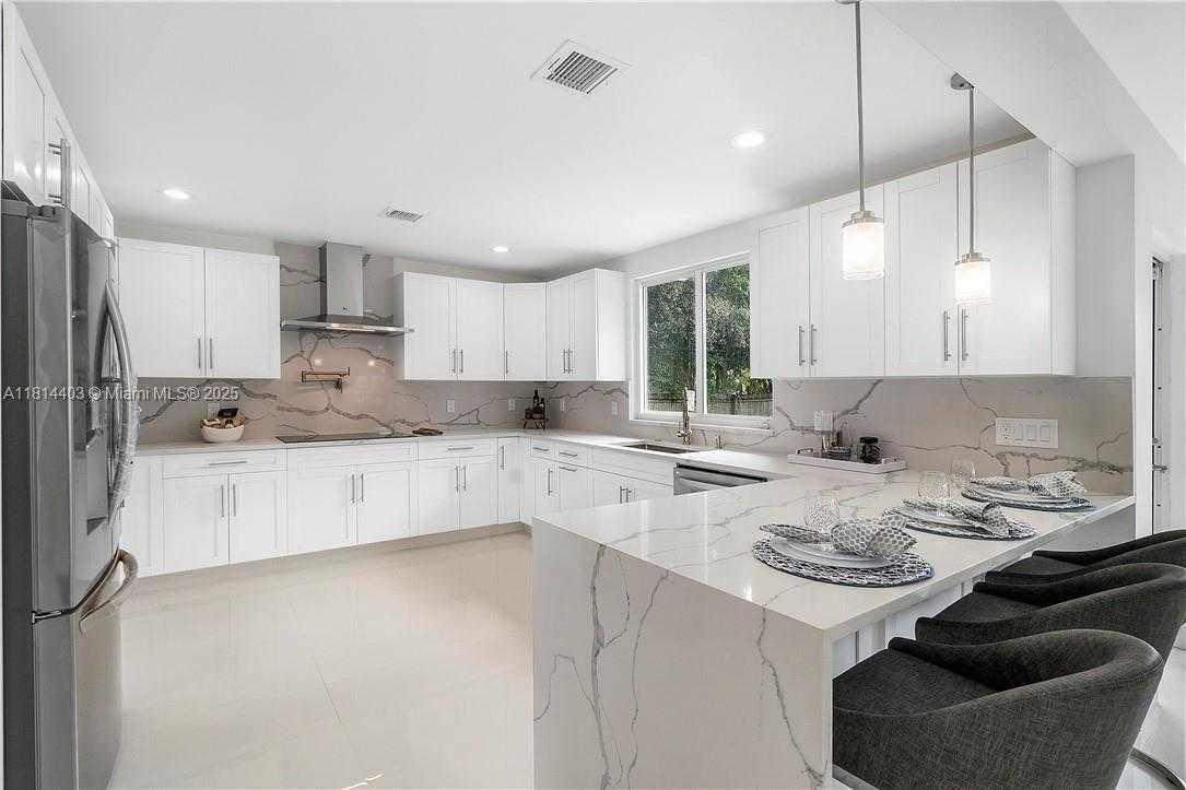 Small Image of 224 EAST ACRE DR, Plantation Number 20