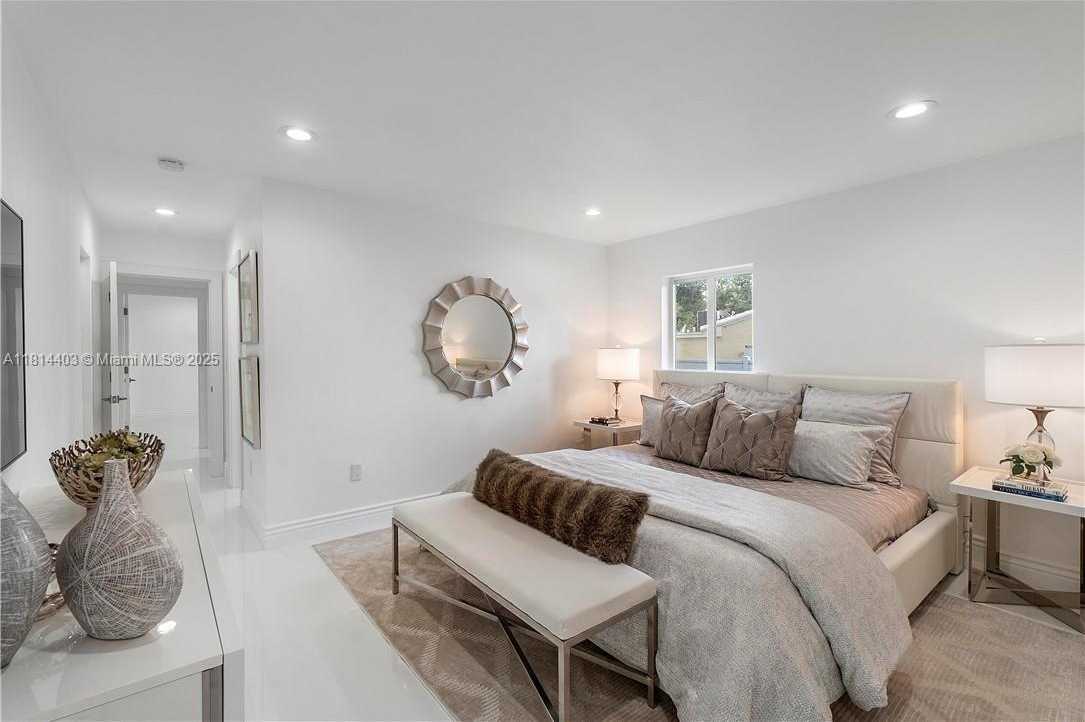Small Image of 224 EAST ACRE DR, Plantation Number 23