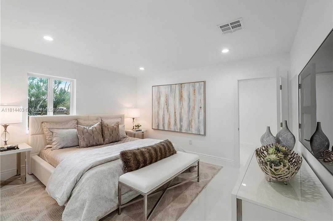 Small Image of 224 EAST ACRE DR, Plantation Number 24