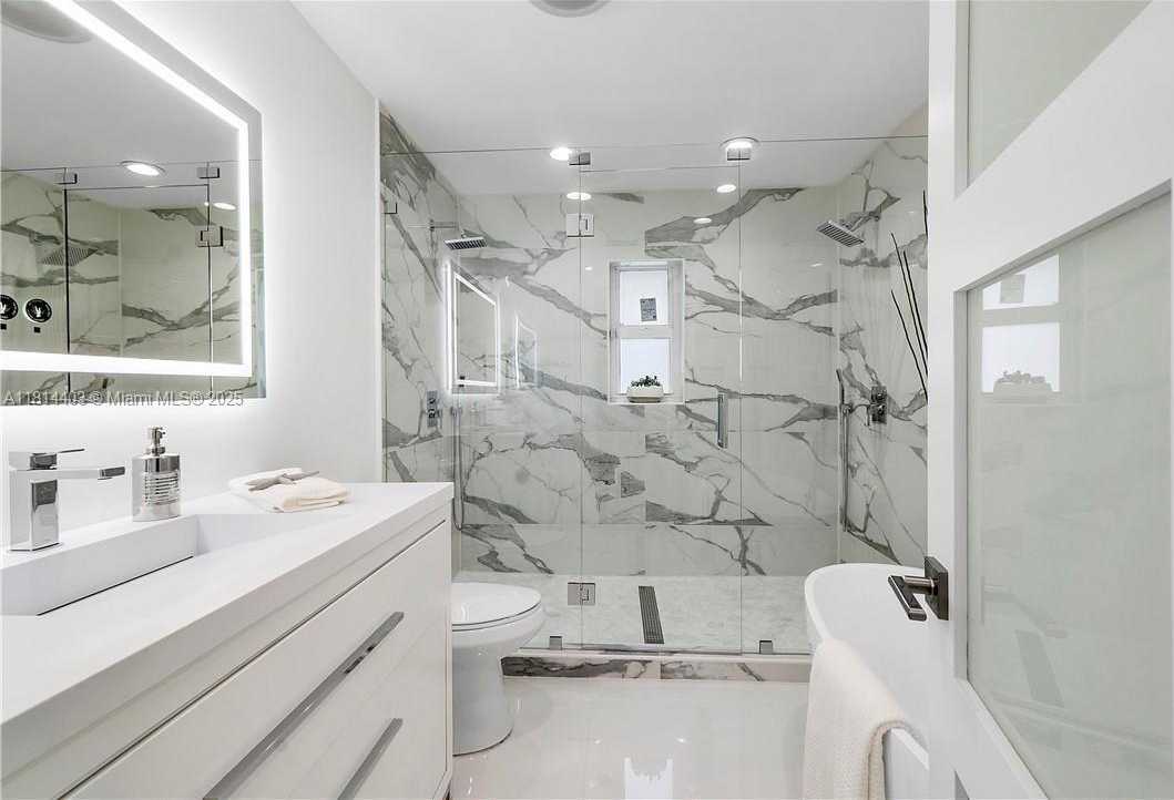 Small Image of 224 EAST ACRE DR, Plantation Number 28