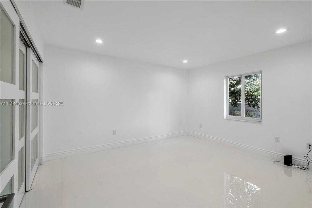 Small Image of 224 EAST ACRE DR, Plantation Number 34