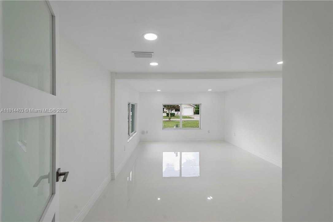 Small Image of 224 EAST ACRE DR, Plantation Number 35