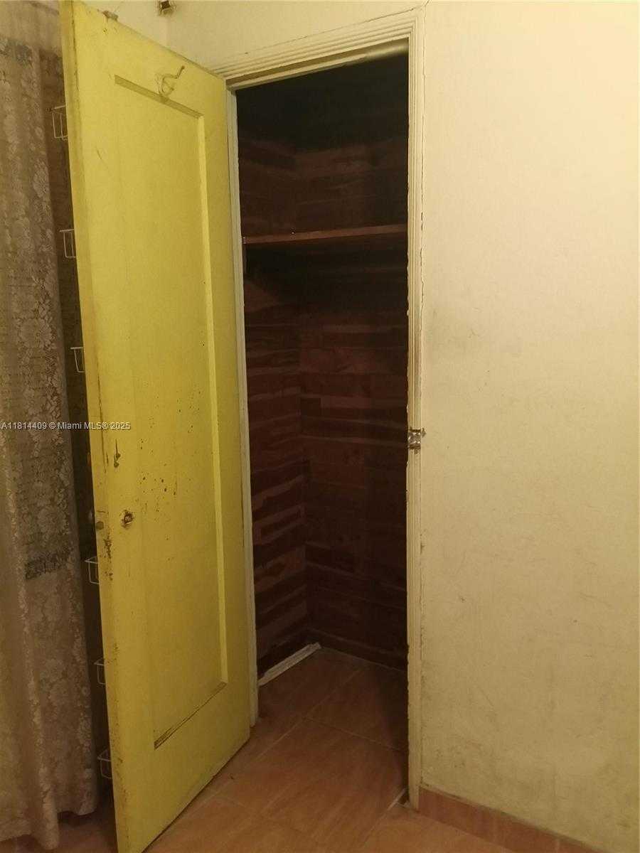 Small Image of 1828 NORTH WEST 58TH ST, Miami Number 4