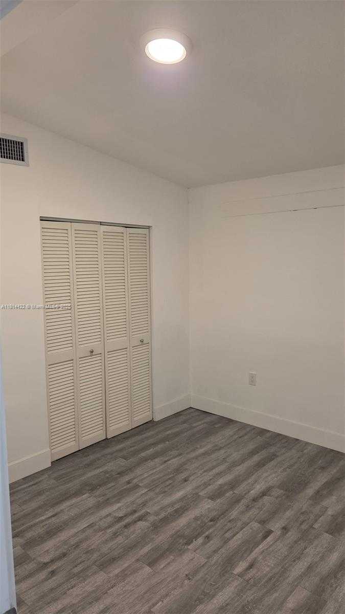 Small Image of 2248 MARINA PARK DR, Fort Myers Number 13