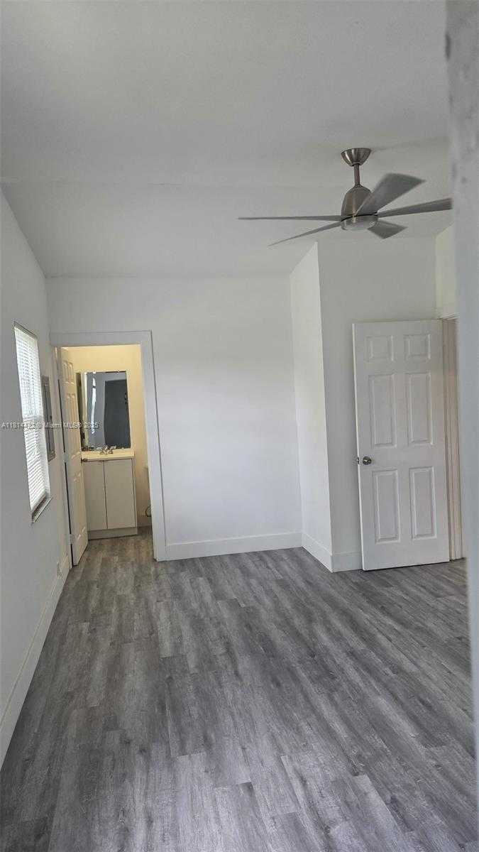 Small Image of 2248 MARINA PARK DR, Fort Myers Number 16