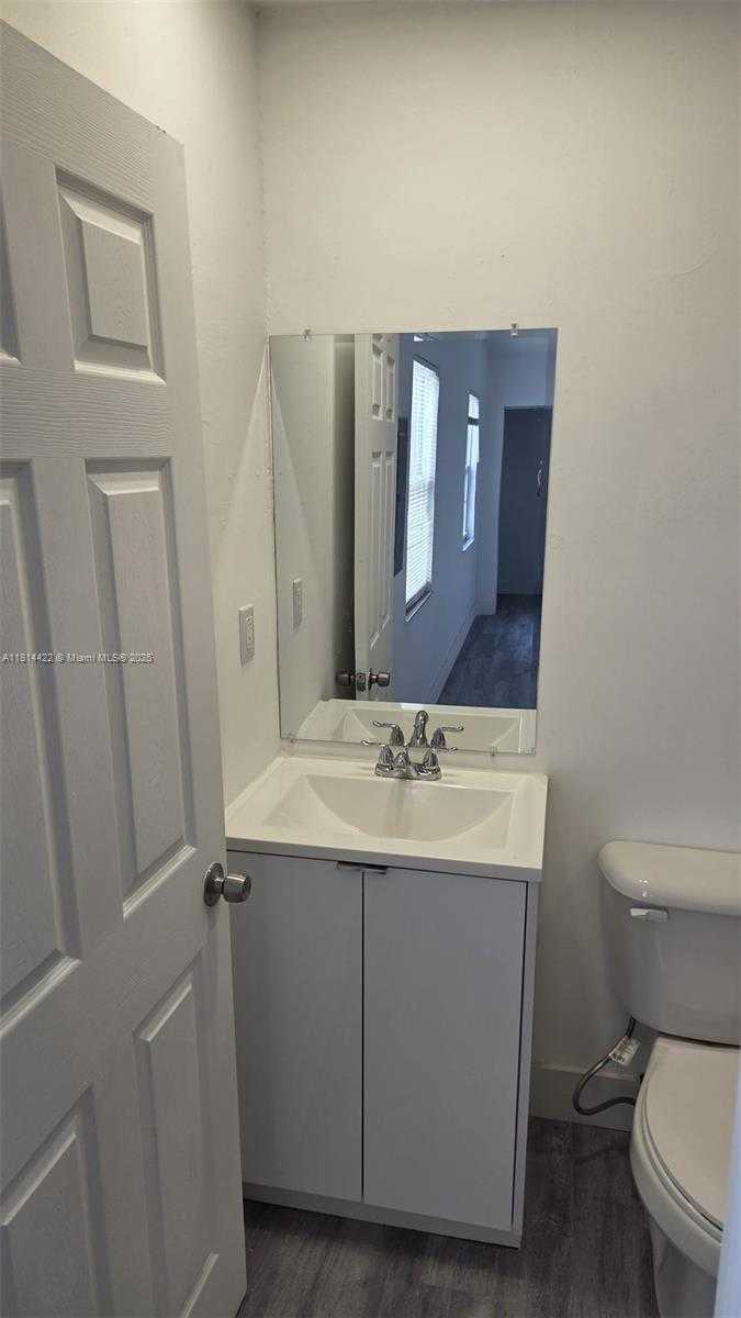Small Image of 2248 MARINA PARK DR, Fort Myers Number 18
