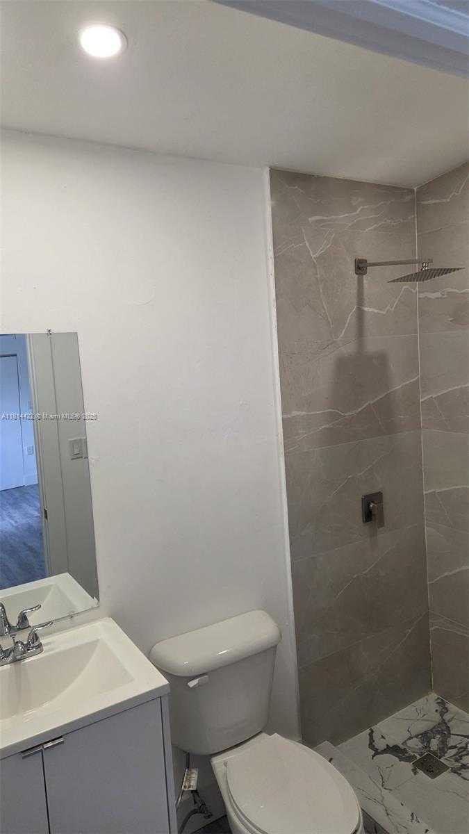 Small Image of 2248 MARINA PARK DR, Fort Myers Number 19
