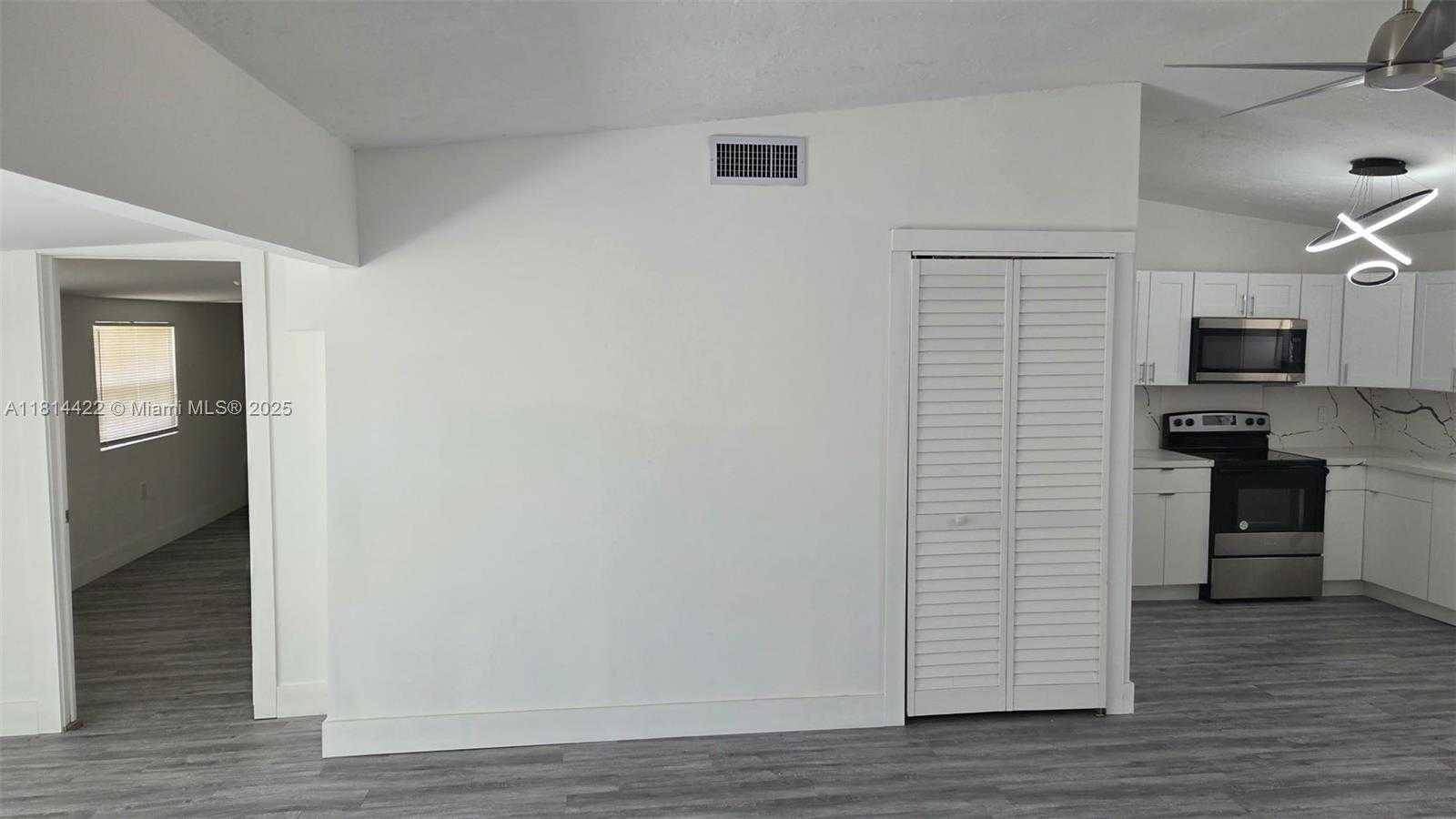 Small Image of 2248 MARINA PARK DR, Fort Myers Number 4