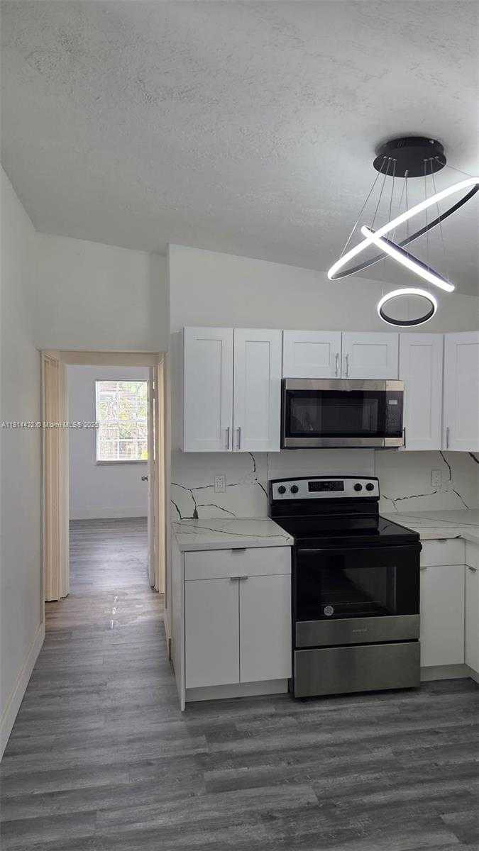 Small Image of 2248 MARINA PARK DR, Fort Myers Number 5