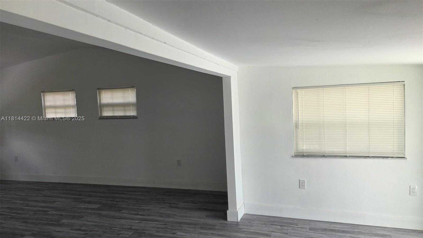 Small Image of 2248 MARINA PARK DR, Fort Myers Number 6