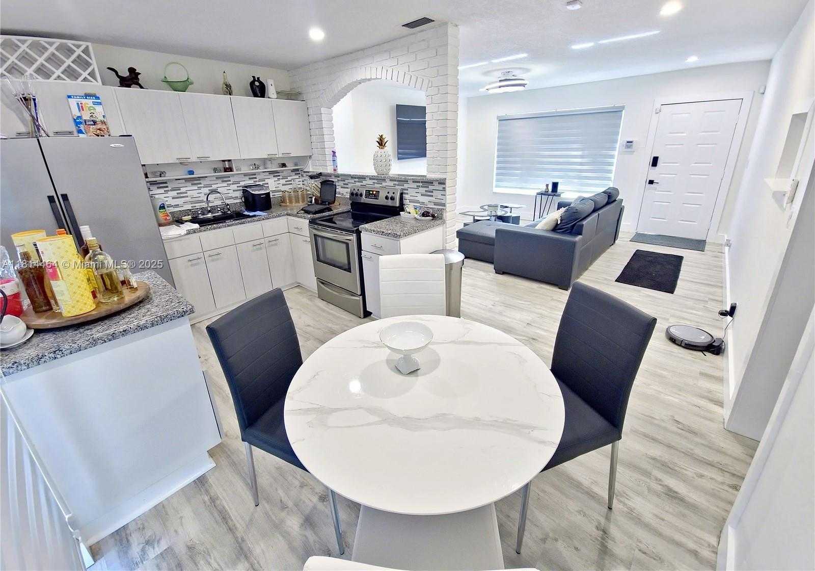 Small Image of 1720 SOUTH WEST 64TH AVE, North Lauderdale Number 3
