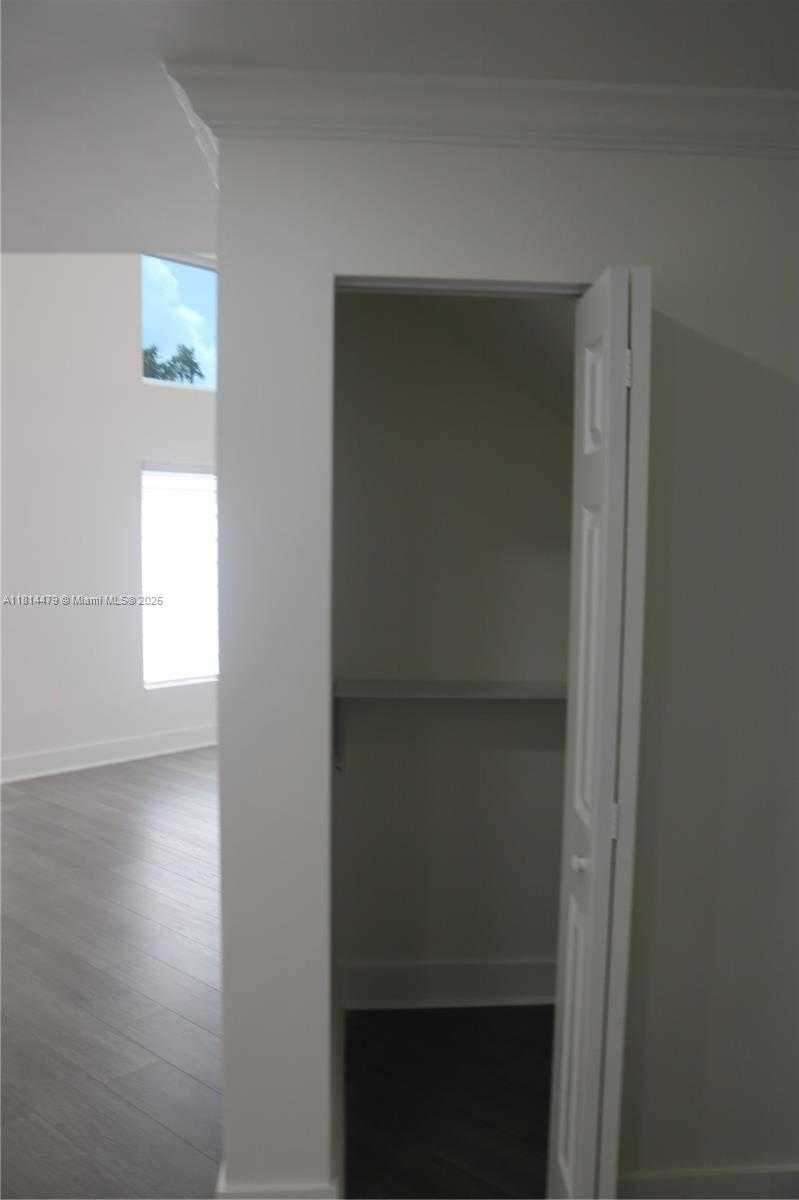 Small Image of 2771 WEST RIVER RUN CIR W, Miramar Number 10