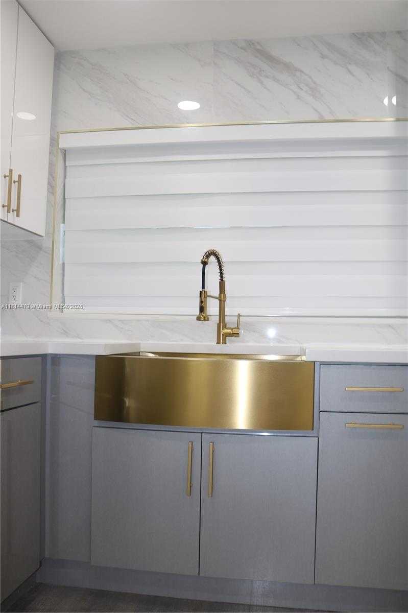 Small Image of 2771 WEST RIVER RUN CIR W, Miramar Number 12