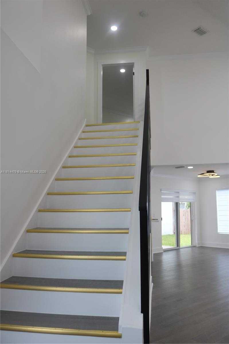 Small Image of 2771 WEST RIVER RUN CIR W, Miramar Number 25