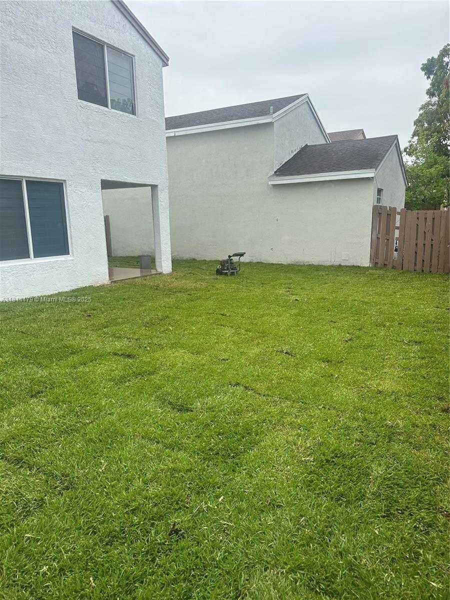 Small Image of 2771 WEST RIVER RUN CIR W, Miramar Number 43