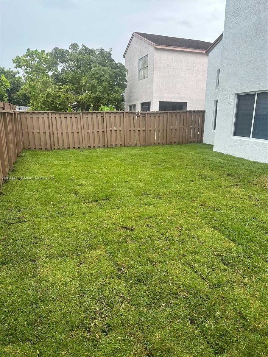 Small Image of 2771 WEST RIVER RUN CIR W, Miramar Number 44