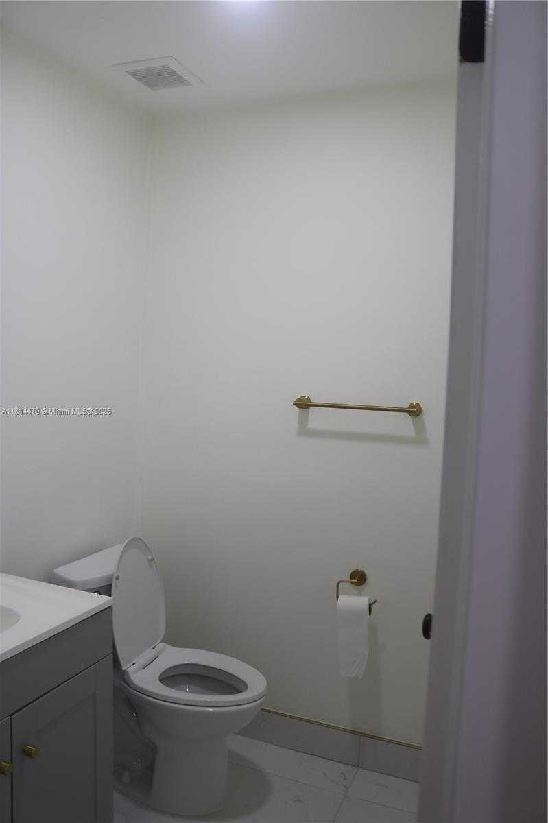 Small Image of 2771 WEST RIVER RUN CIR W, Miramar Number 9