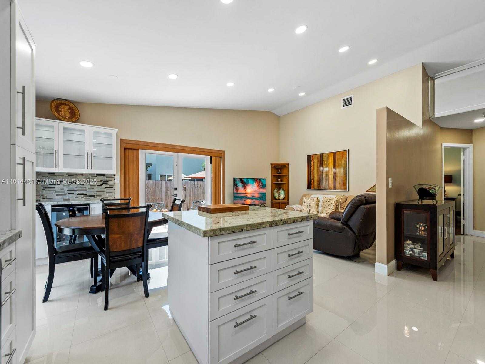 Small Image of 19847 NORTH WEST 86TH AVE, Hialeah Number 11