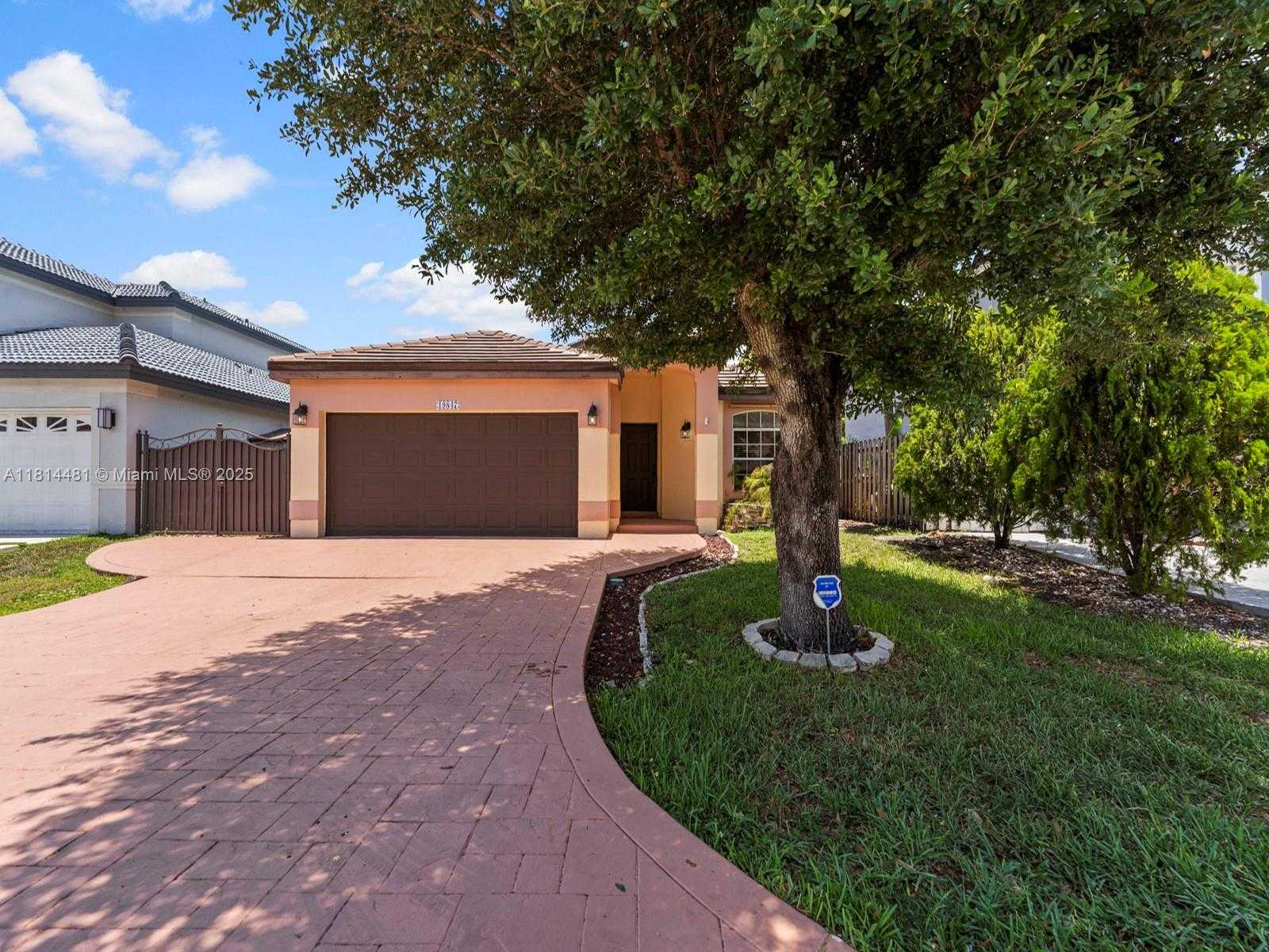Small Image of 19847 NORTH WEST 86TH AVE, Hialeah Number 2