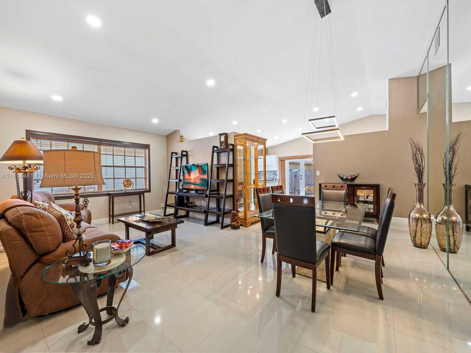 Small Image of 19847 NORTH WEST 86TH AVE, Hialeah Number 5