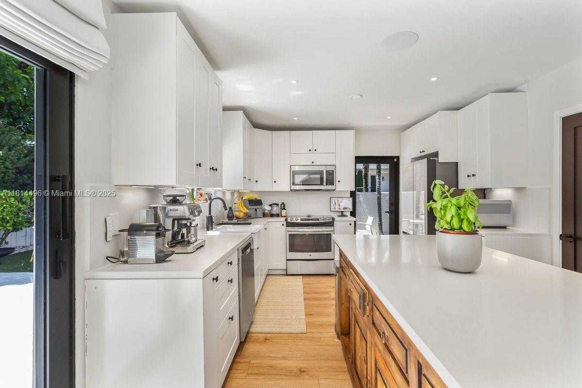 Small Image of 600 ALLENDALE RD, Key Biscayne Number 20