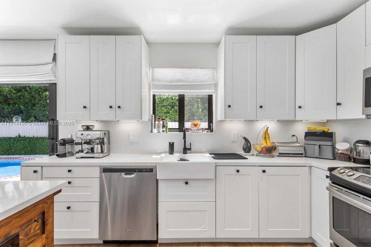 Small Image of 600 ALLENDALE RD, Key Biscayne Number 23