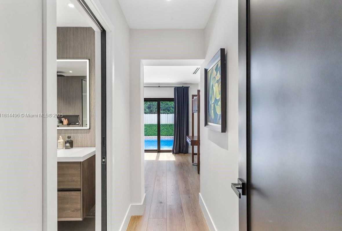 Small Image of 600 ALLENDALE RD, Key Biscayne Number 28