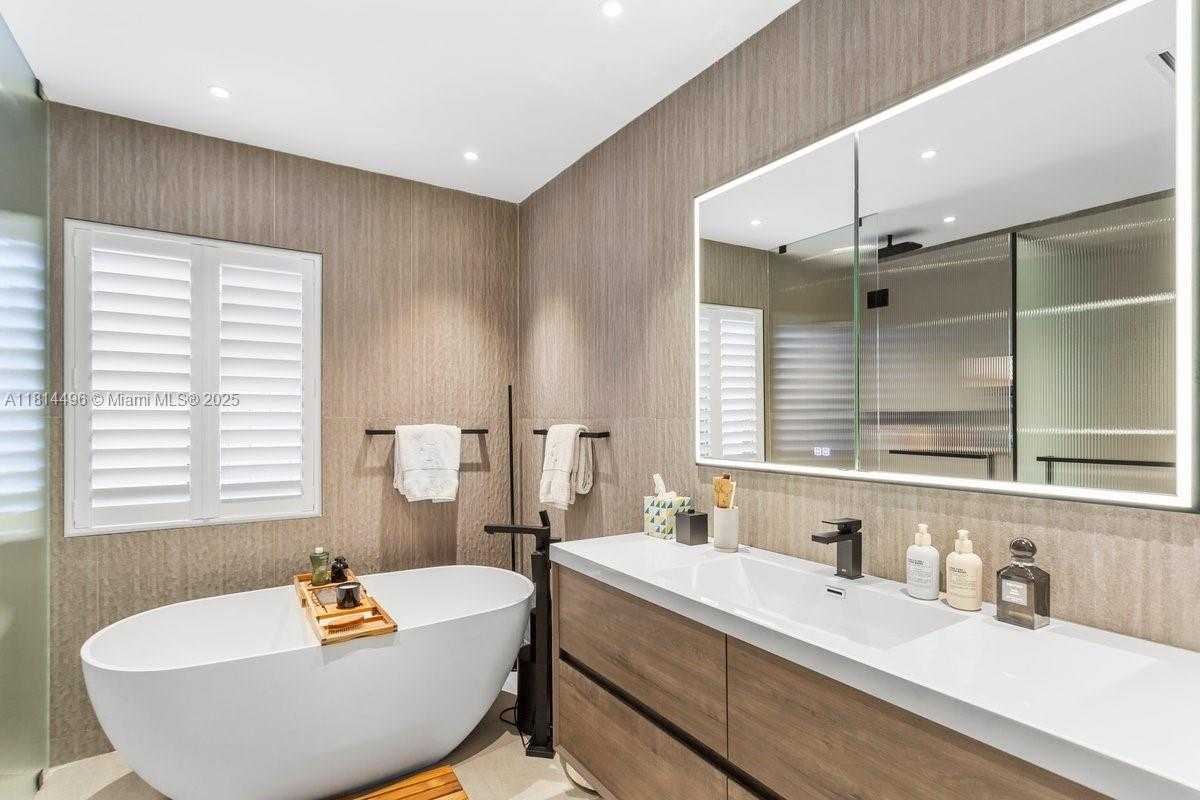 Small Image of 600 ALLENDALE RD, Key Biscayne Number 29