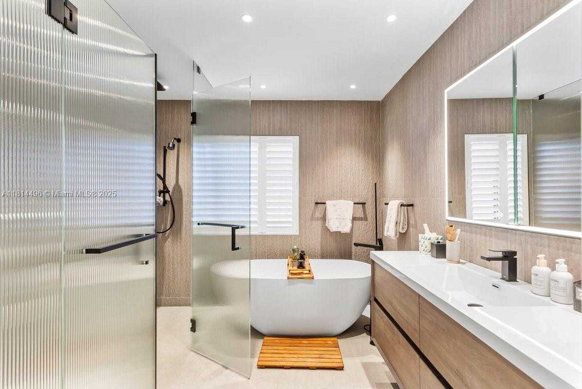 Small Image of 600 ALLENDALE RD, Key Biscayne Number 32