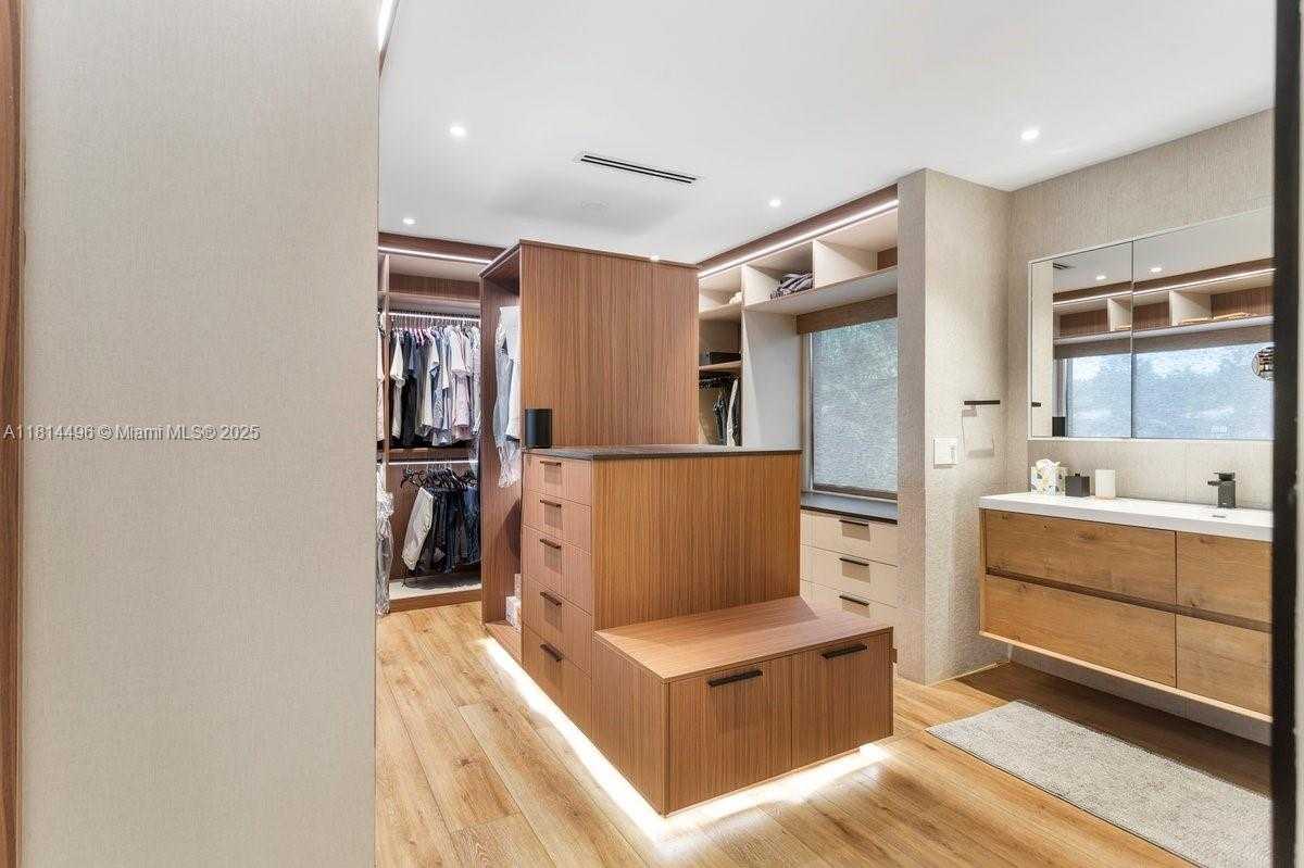Small Image of 600 ALLENDALE RD, Key Biscayne Number 41