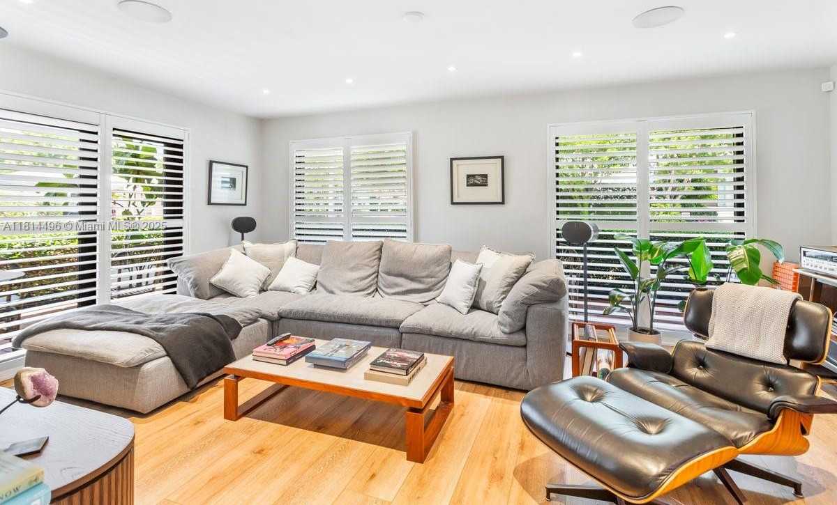 Small Image of 600 ALLENDALE RD, Key Biscayne Number 9