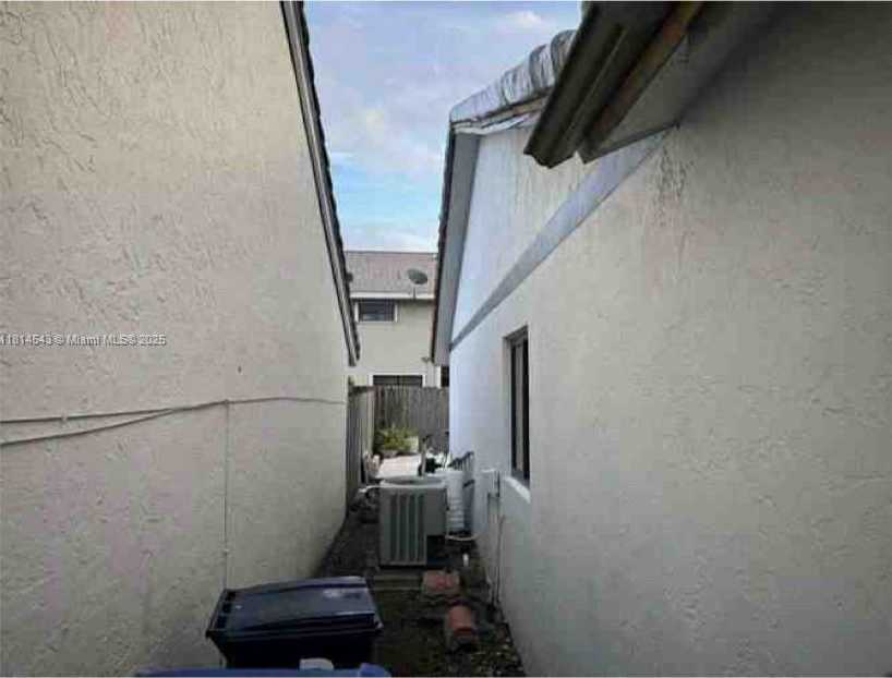 Small Image of 15168 SOUTH WEST 95 LANE, Miami Number 4