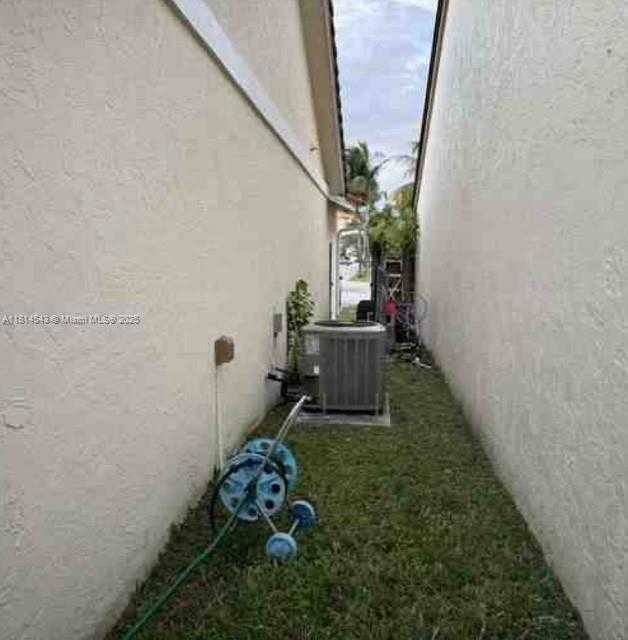 Small Image of 15168 SOUTH WEST 95 LANE, Miami Number 5