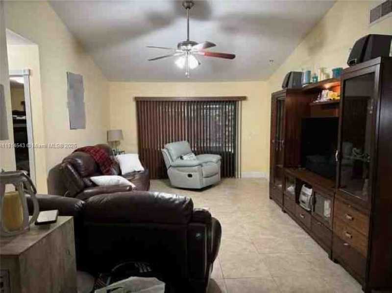 Small Image of 15168 SOUTH WEST 95 LANE, Miami Number 6